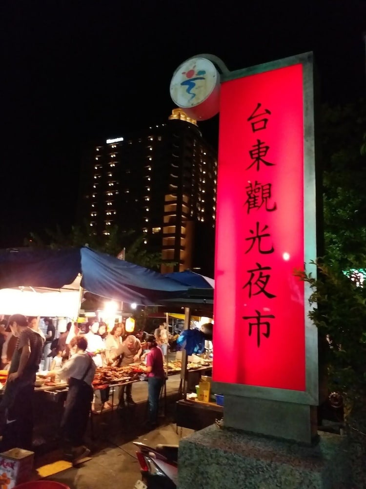 Apple Hotel 2/41