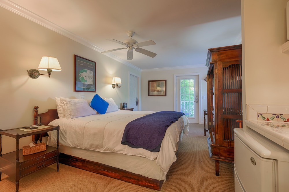 The Caribbean Court Boutique Hotel 8/83