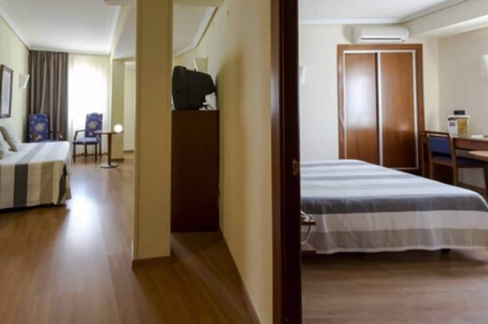 Apartamentos Torreluz 27/72
