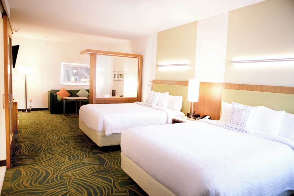 suite, multiple beds