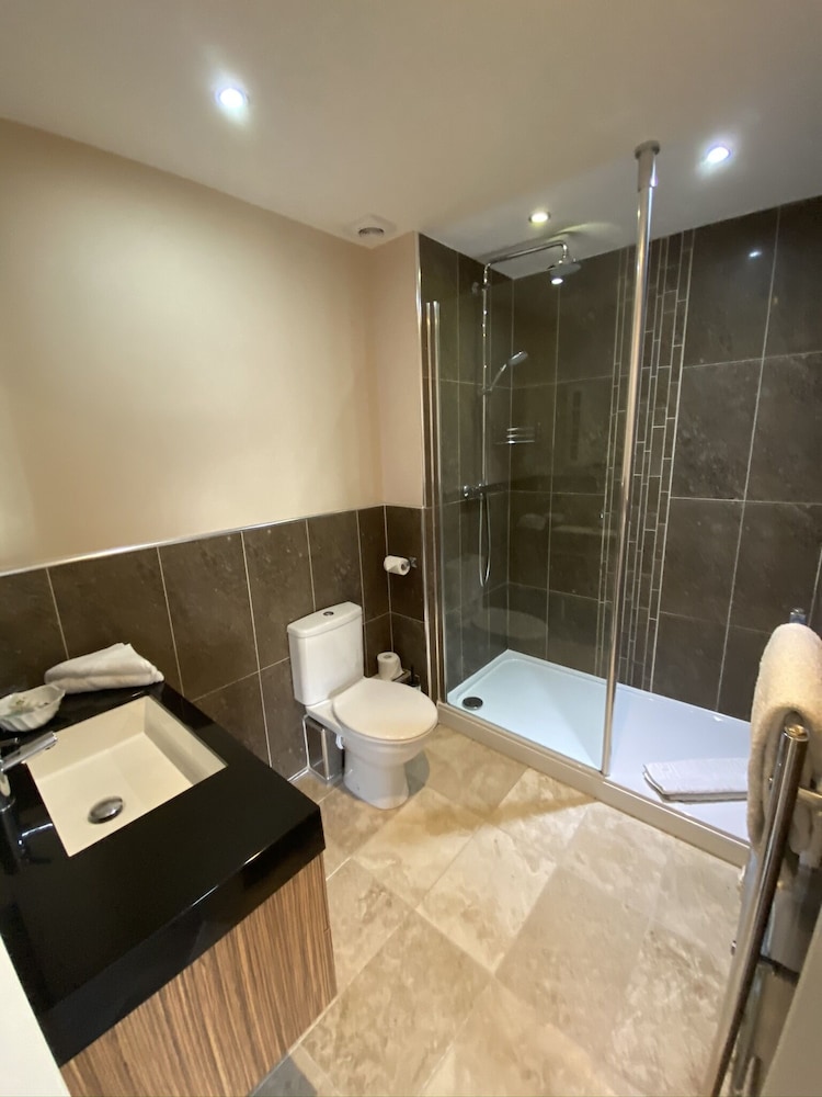 The Three Horseshoes Hotel 25/50