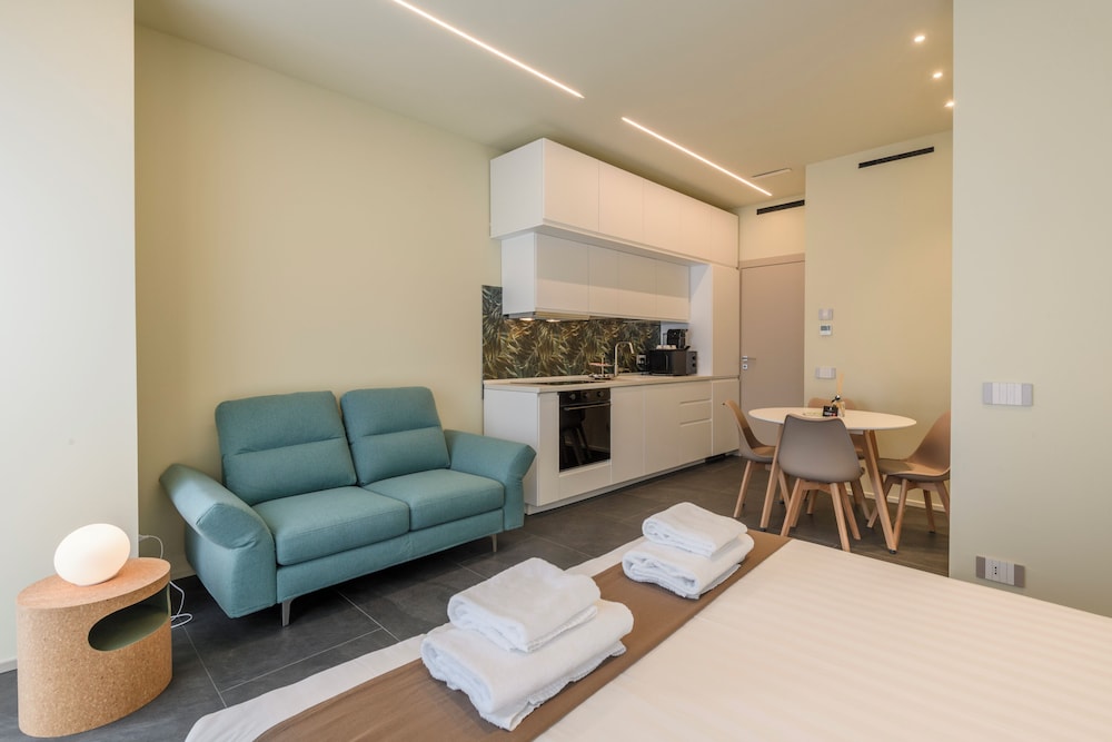 Milan Royal Suites Luxury Apartments 40/50