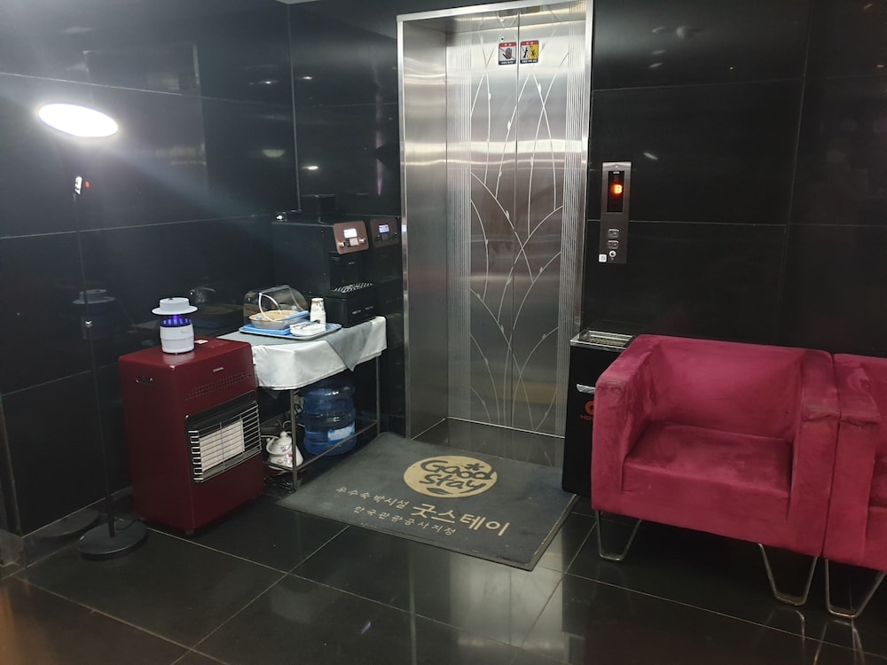 Q Hotel 3/36