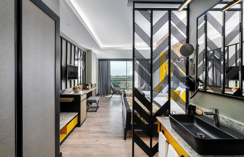 Arnor Deluxe Hotel And Spa 40/71