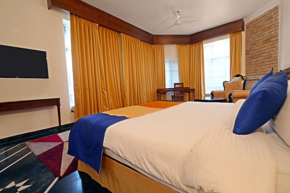 Welcomheritage Taragarh Palace 10/50