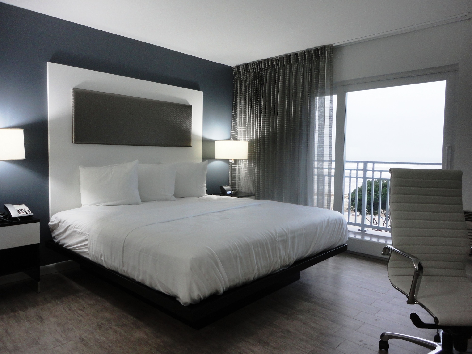 Room, King and Queen Bed, Ocean Front