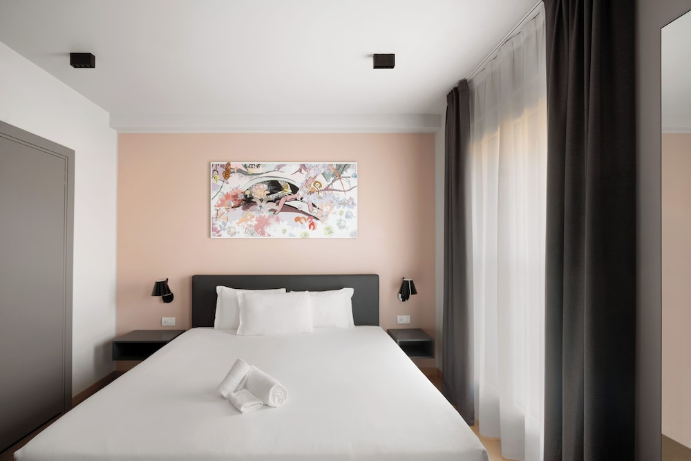 CREATOR, KING BED