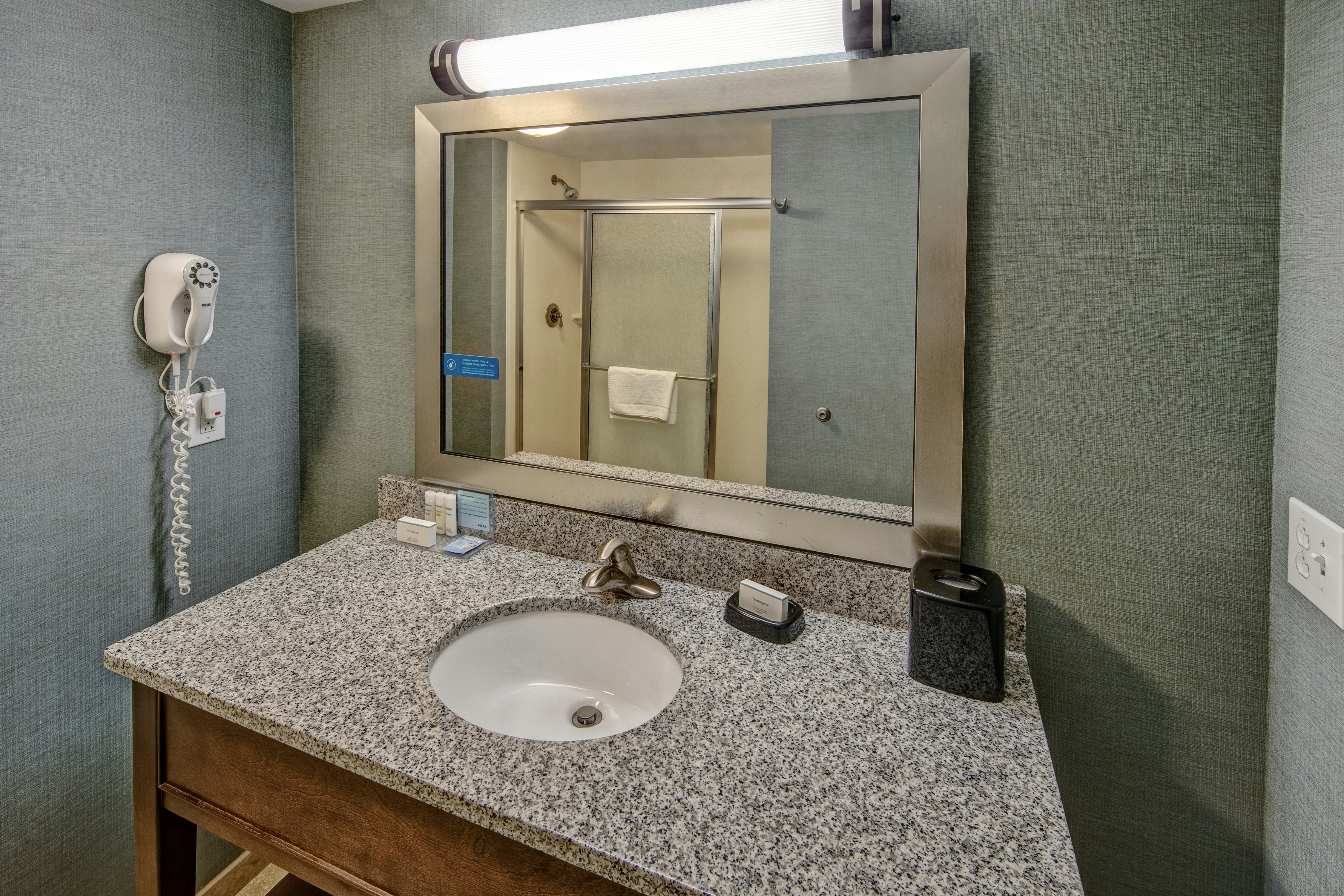 Hampton Inn Suites Birmingham 280 East Eagle Point 58/62