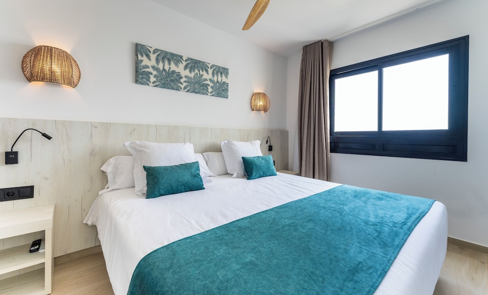 COMFORT, QUADRUPLE, KING BED, SOFA