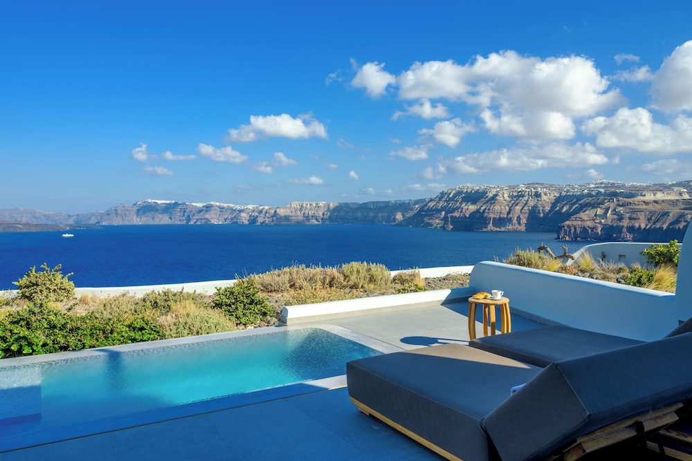 Neptune Luxury Spa Suites 67/72