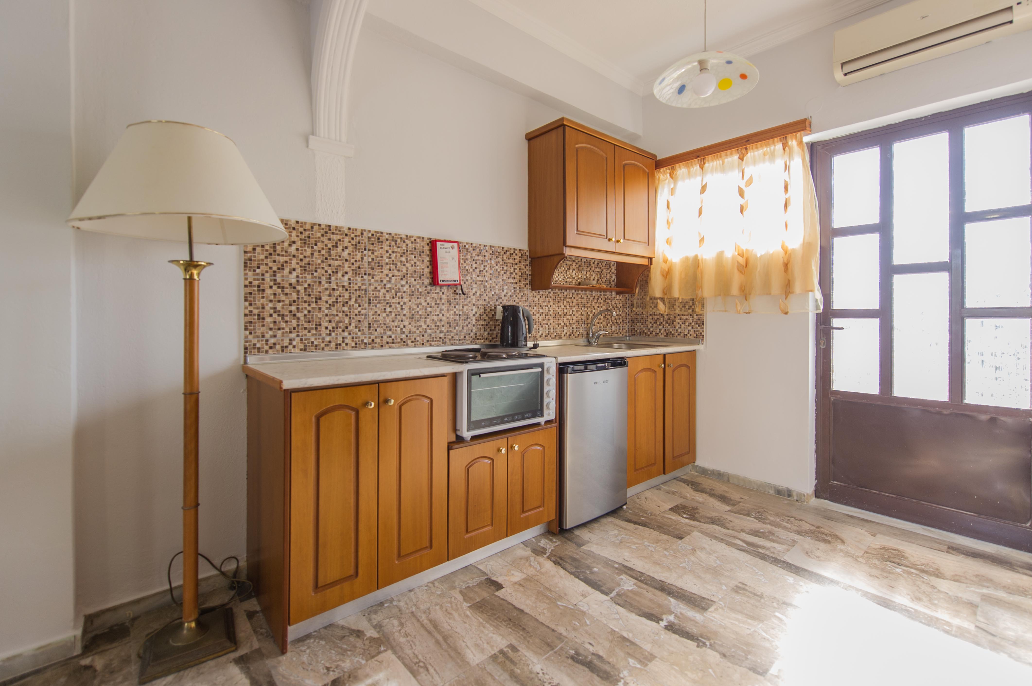 Makis Studios And Apartments 4/28