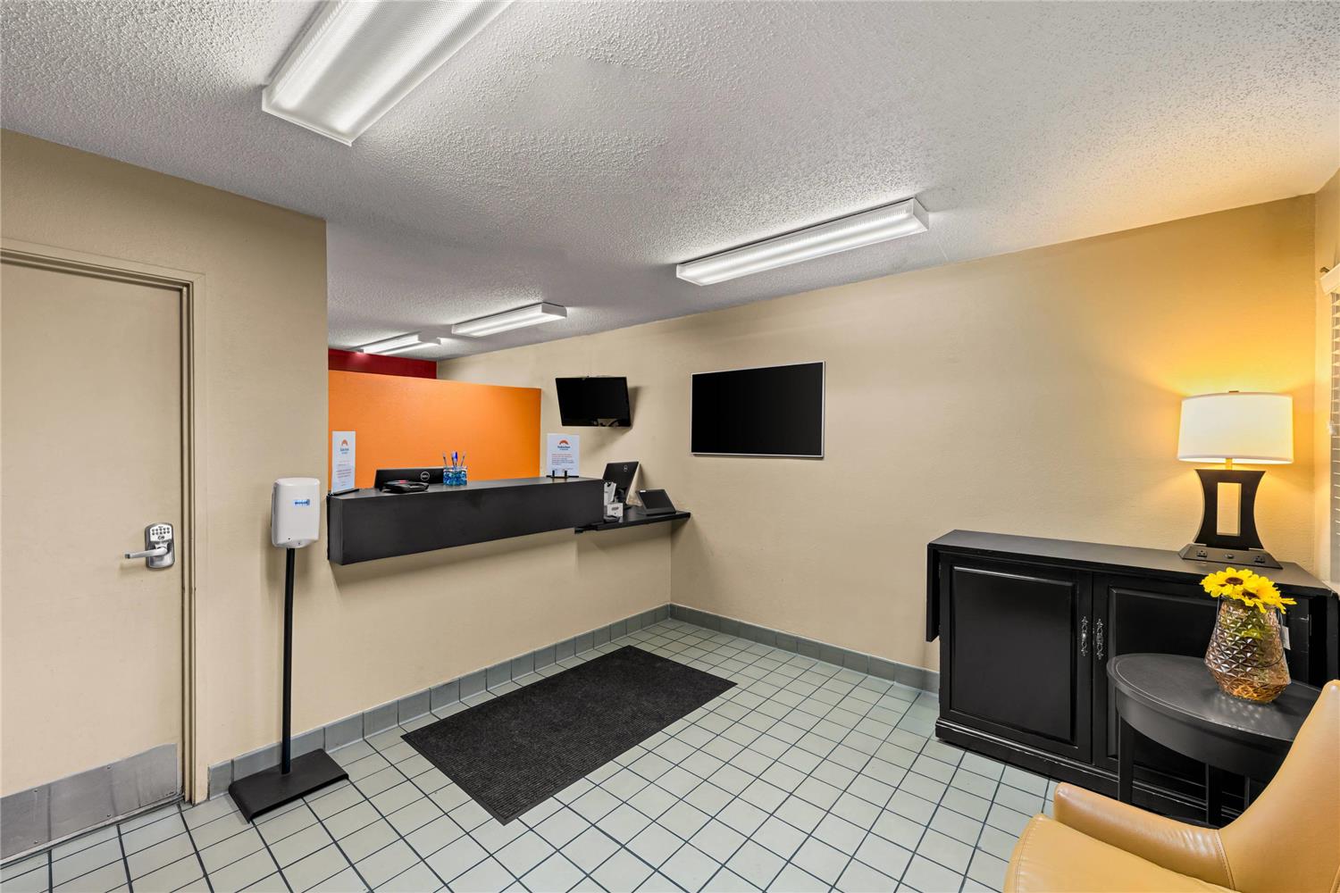 Suburban Studios Winston-Salem near Hanes Mall 3/7