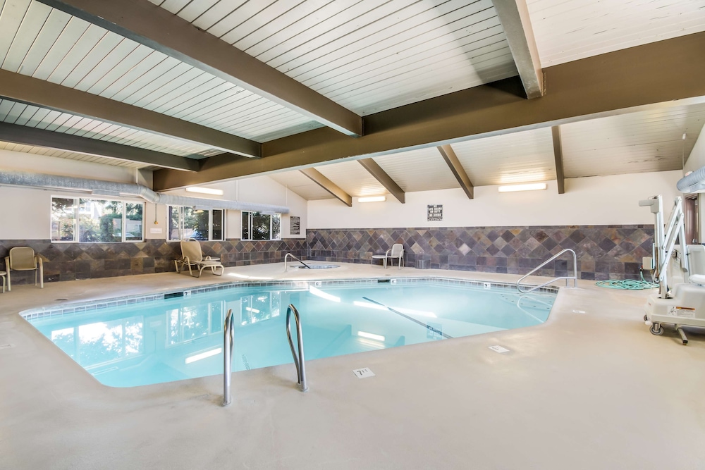 Red Lion Inn Suites Vancouver 32/53