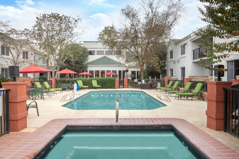 Wingate by Wyndham Valdosta/Moody AFB 27/47