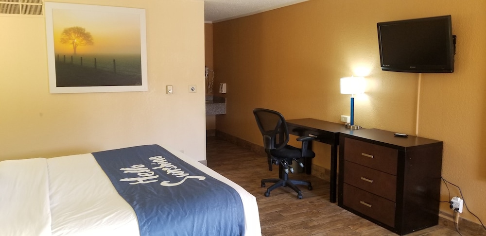 Days Inn & Suites by Wyndham Trinidad 12/41