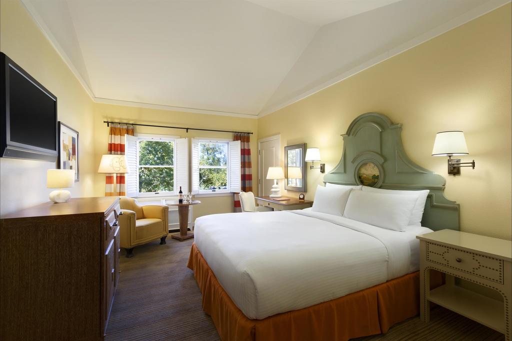 Studio, King Bed