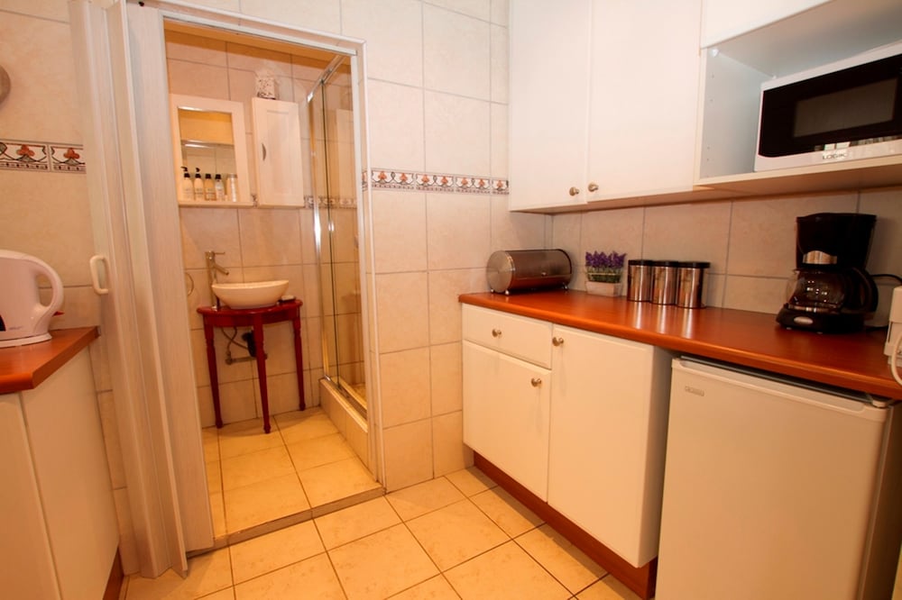 Arum Place Guest House 48/50