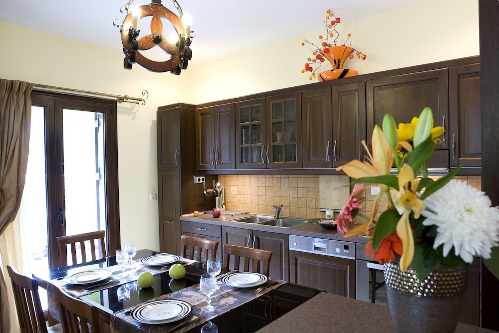 Prestige Villas 34/50