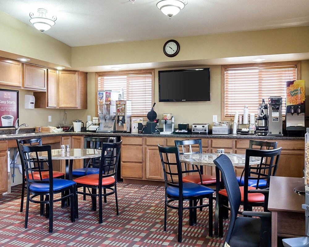 Econo Lodge Jamestown, ND 15/24