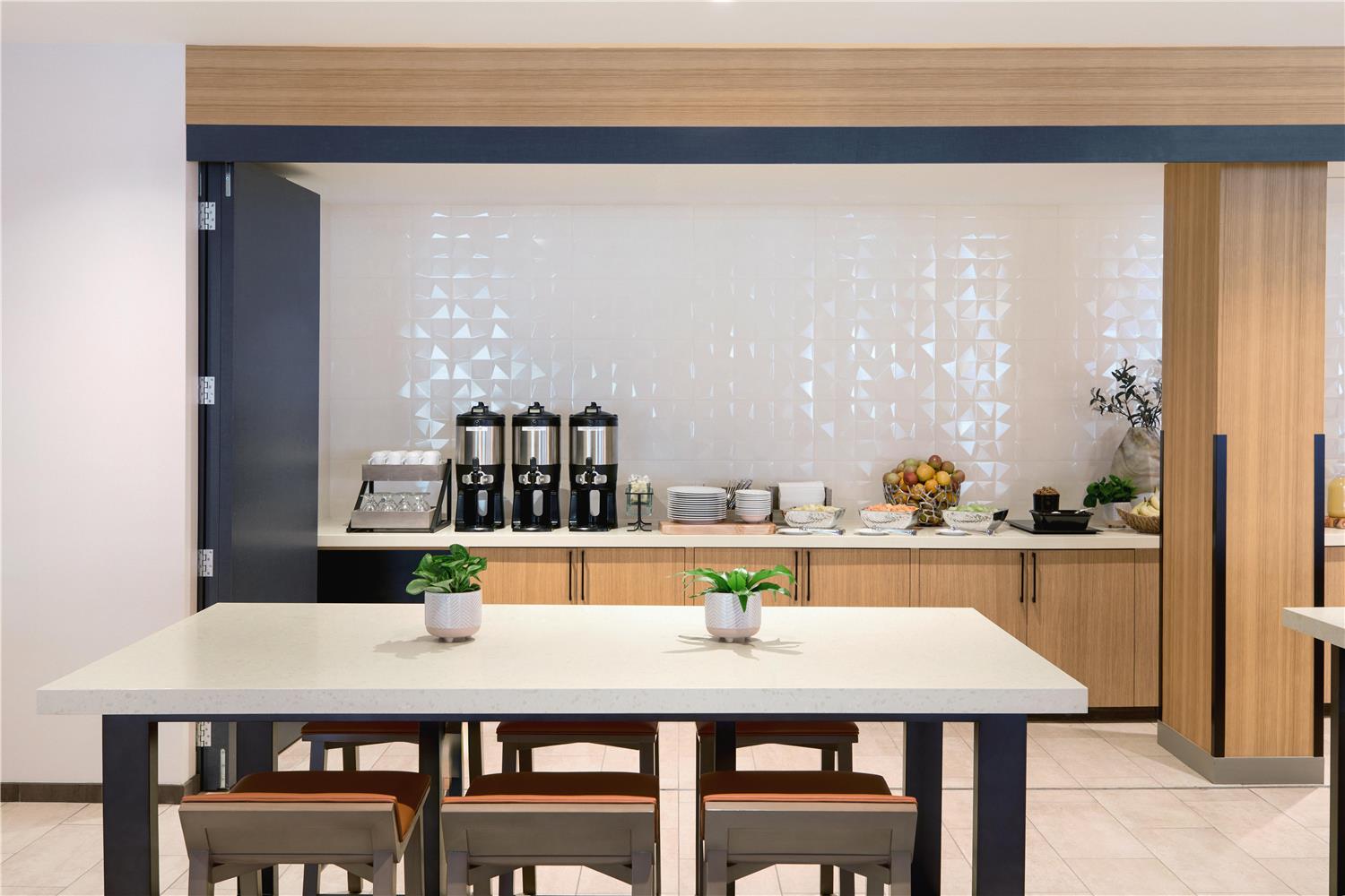 Hilton Garden Inn LAX Los Angeles Airport 56/60