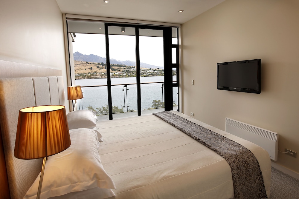 The Rees Hotel and Luxury Apartments 24/63