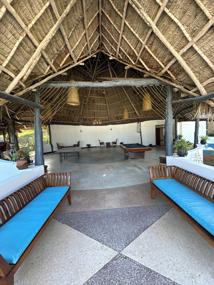 Zanzinite Beach Spa Hotel 37/39