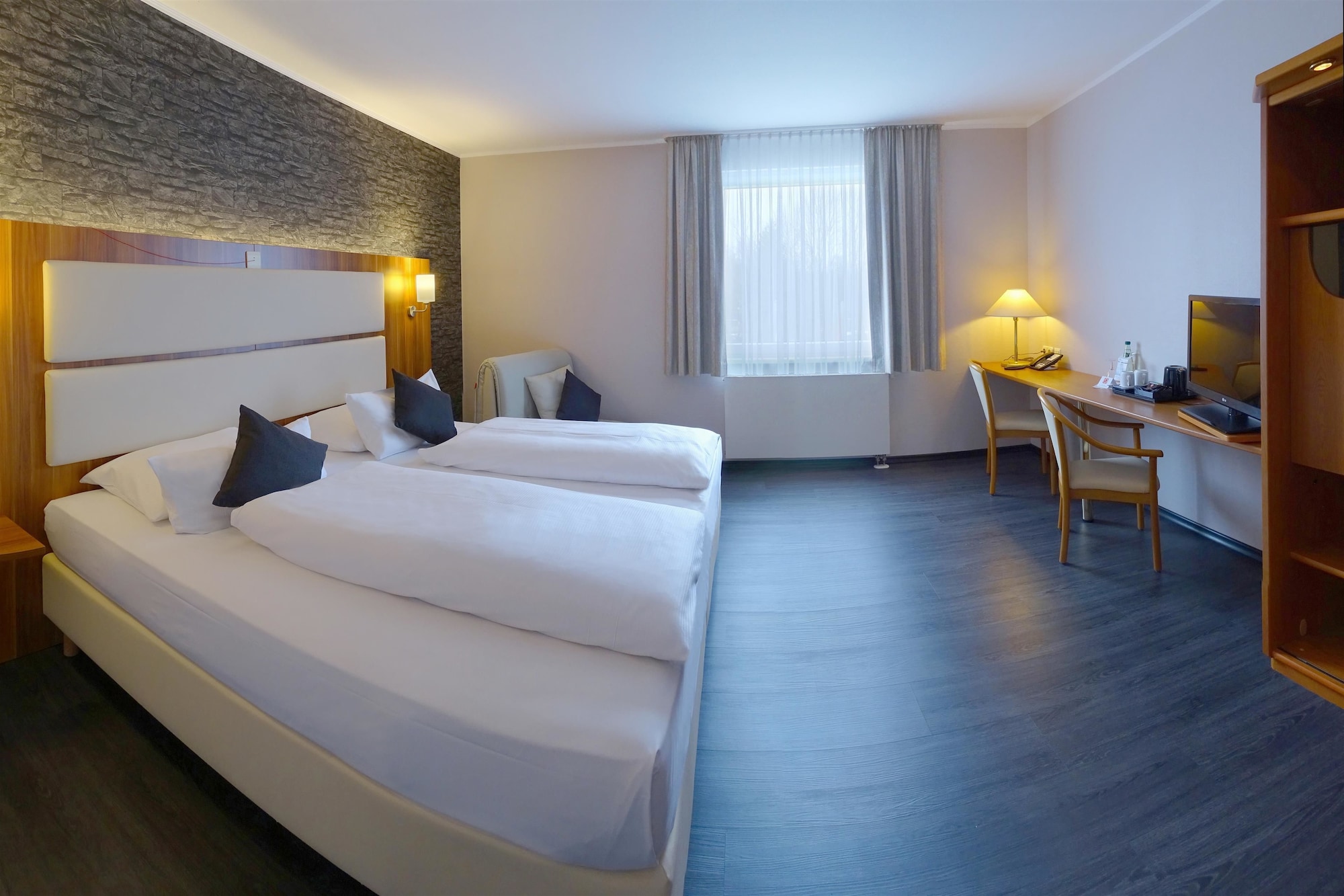 Comfort, King Bed, Convertible Double Bed، Plaza Hotel Zwickau 5/10