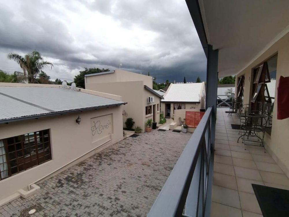 Rene's Guesthouse 3/45