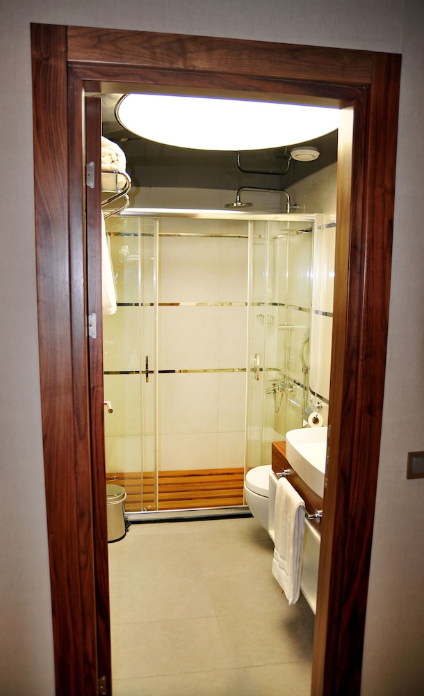 Avin Hotel 18/20