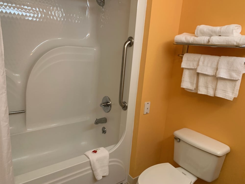Days Inn & Suites by Wyndham Albany 10/48