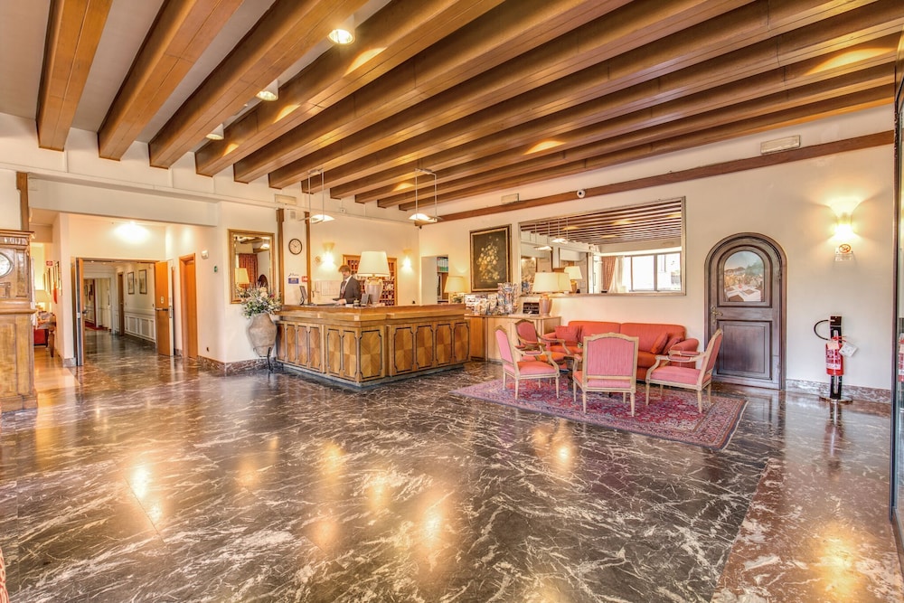 Pinewood Hotel Rome 4/70