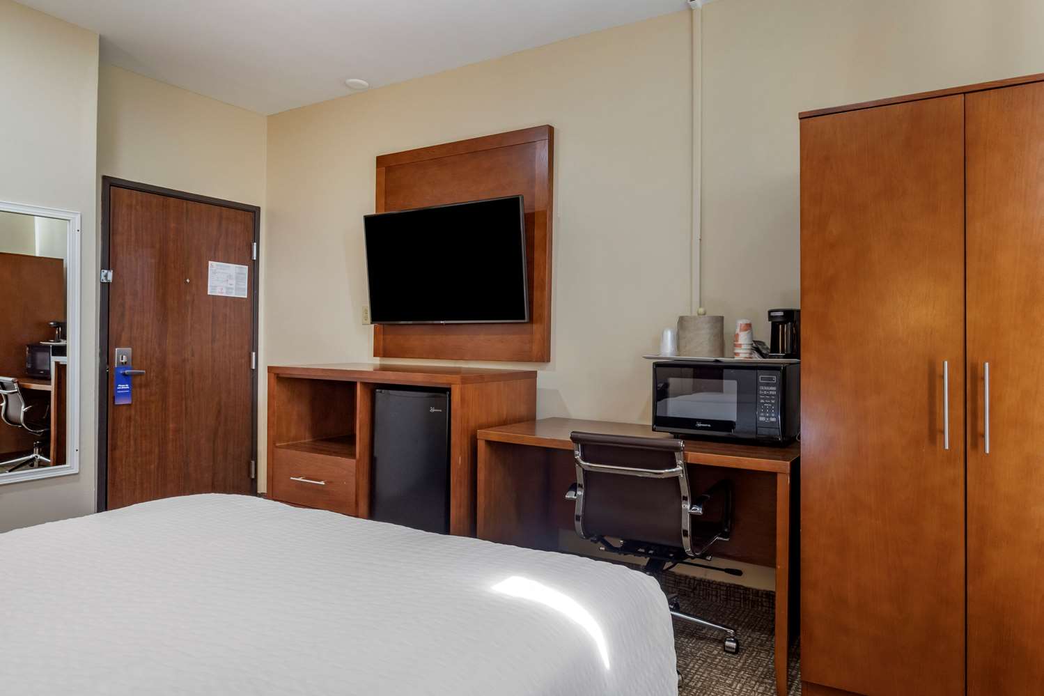 غرفة بسرير كوين، Comfort Suites Houston near Medical Center- NRG Stadium 2/4
