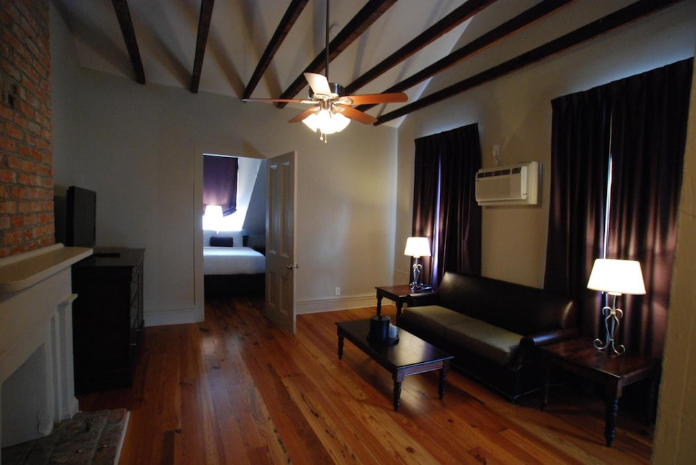 Inn On St Ann 30/34