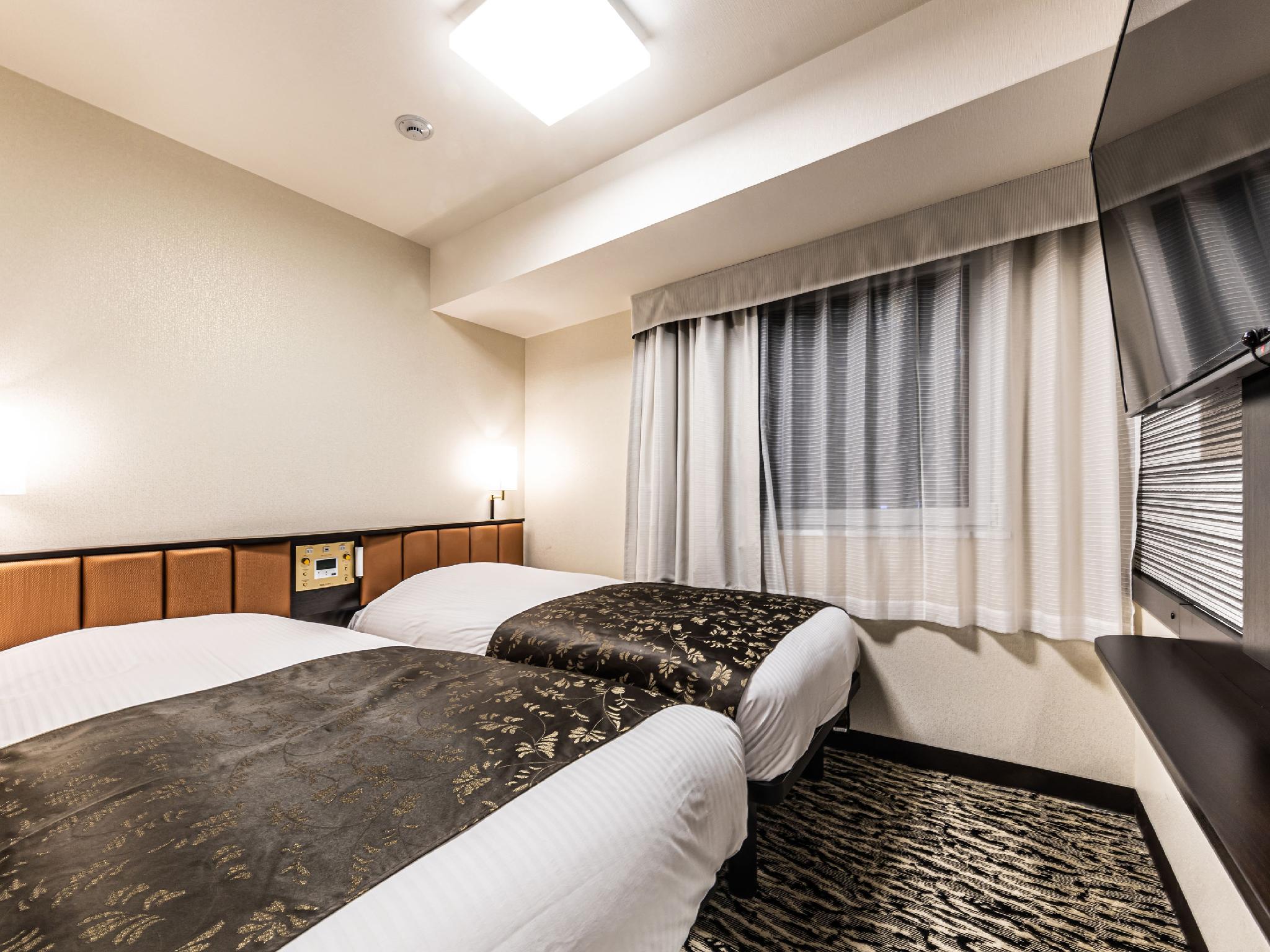 Casual, Twin Beds