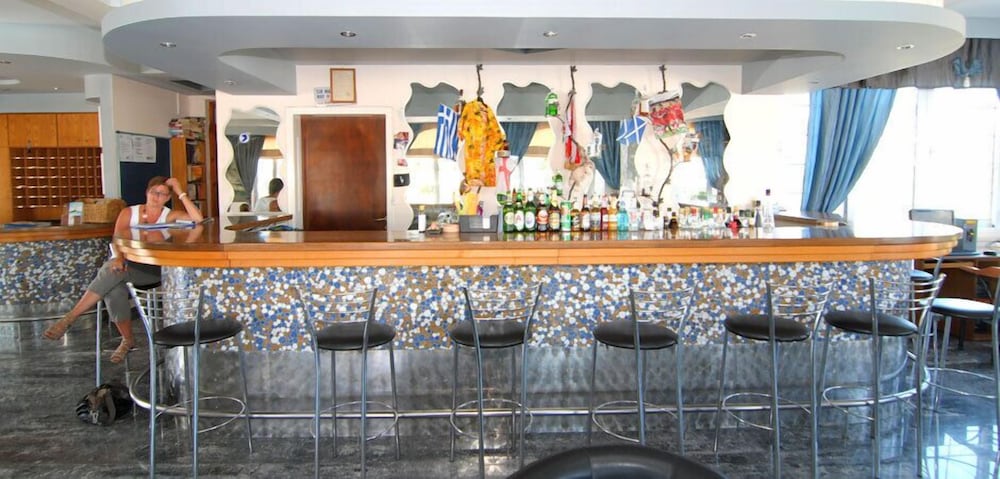 Zeus Hotel 6/28