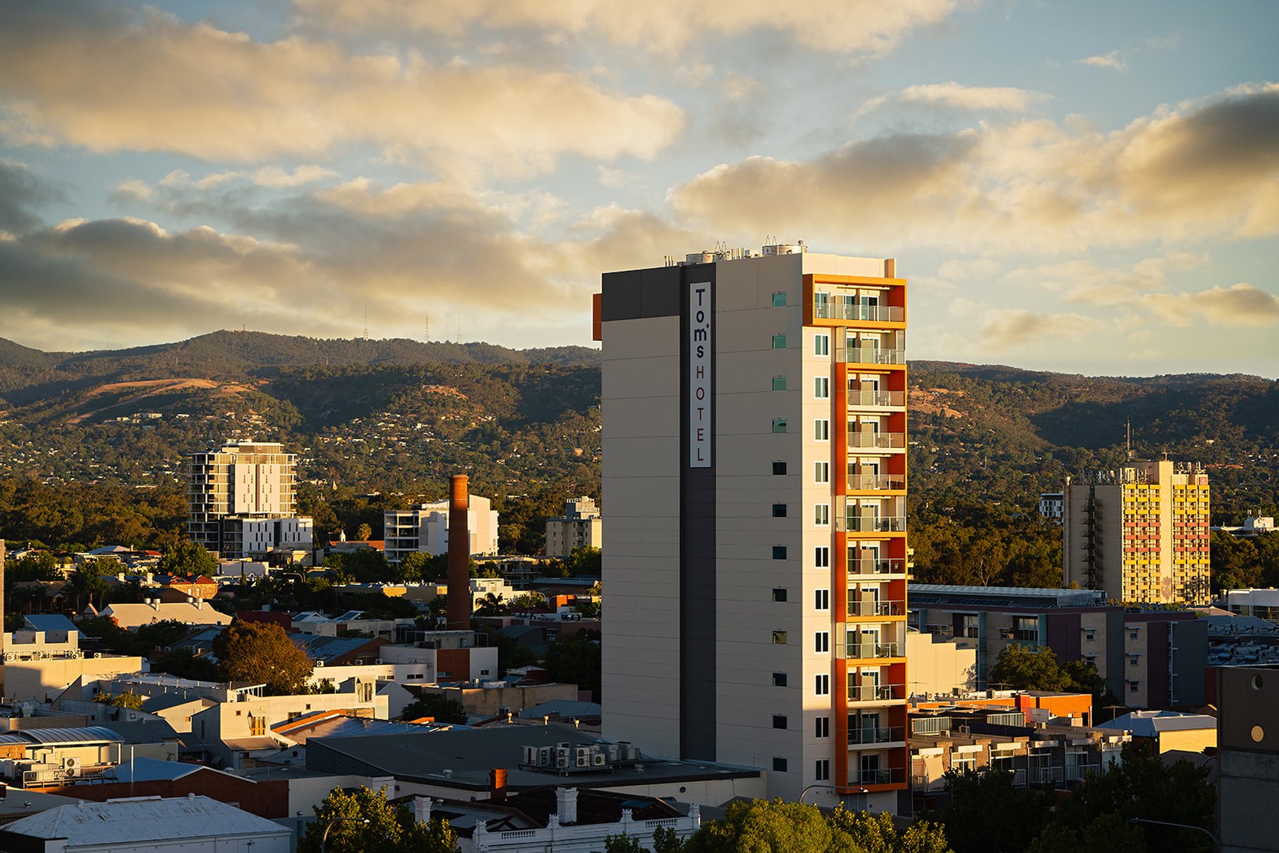 Toms Court Hotel Adelaide 10/13