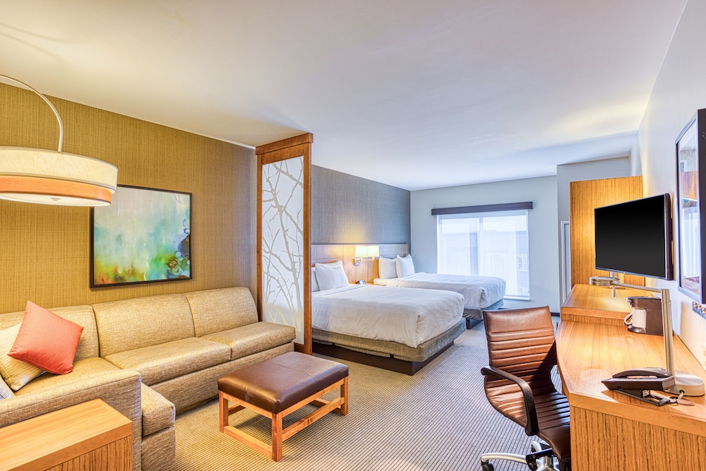 Hyatt Place Greensboro Downtown 25/50