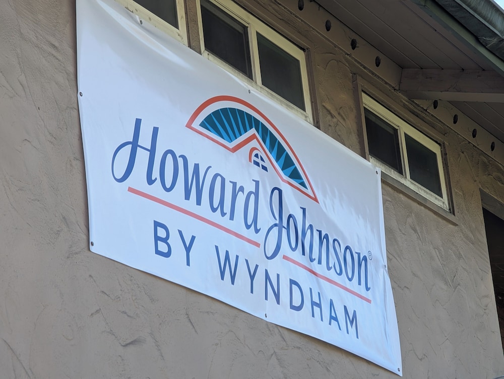 Olive Tree Inn & Suites, a Howard Johnson by Wyndham 9/72