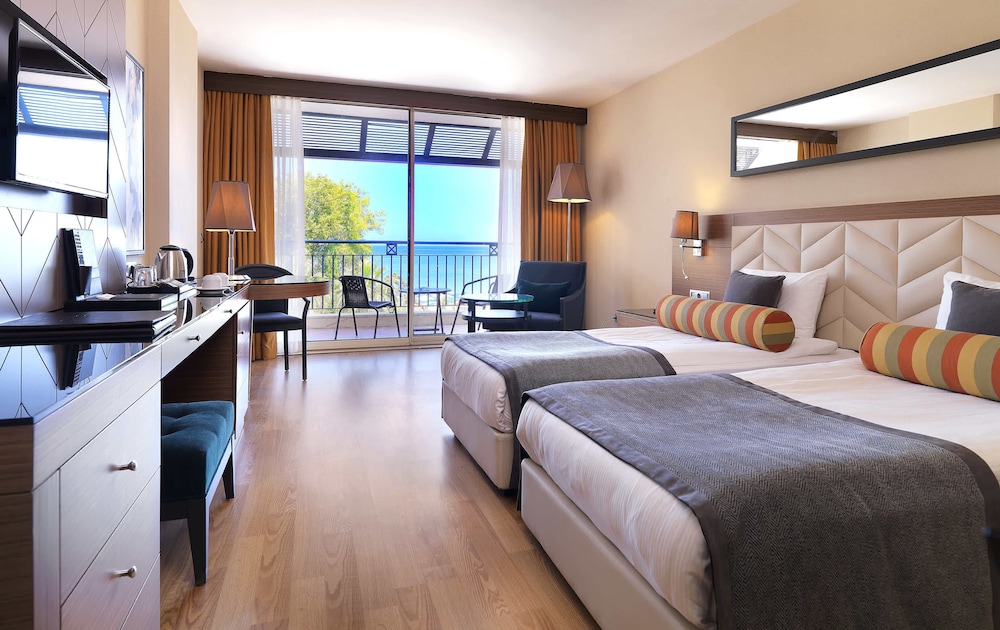 STANDARD, DOUBLE OR TWIN BED, SEA VIEW