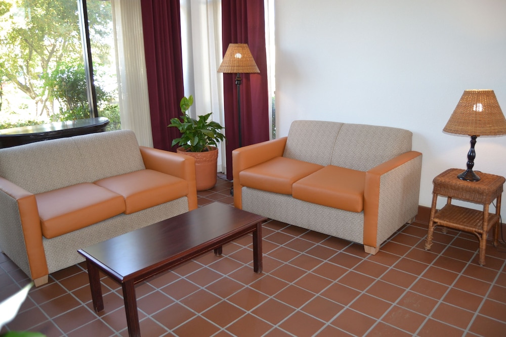 Motel6 Oakdale, CA 24/67