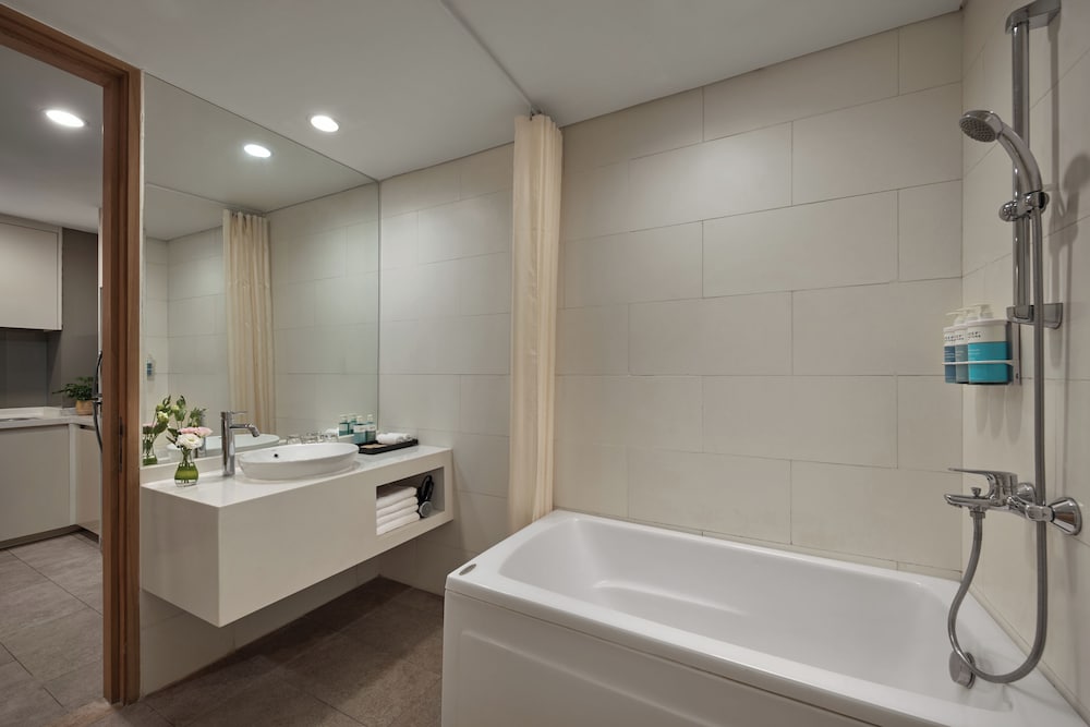 Novotel Living Saigon South 59/62