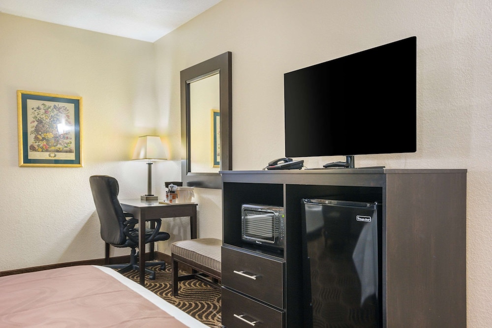 Quality Inn and Suites Florence Cincinnati South 39/48