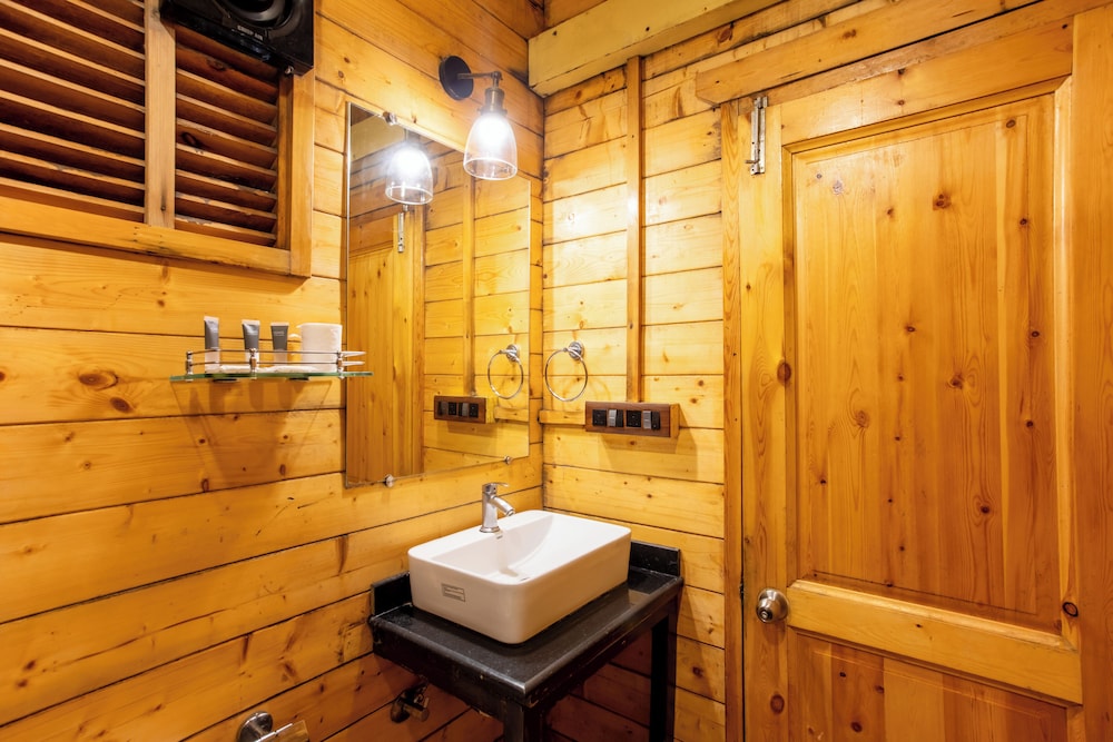 Stone Wood Resort & Spa 50/50