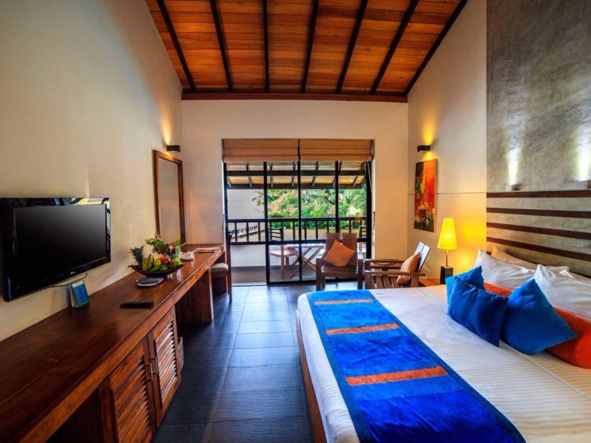 Standard, King Bed, Pool View