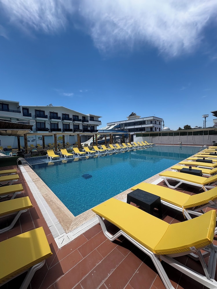 Atas Aqua Otel Avsa 49/51