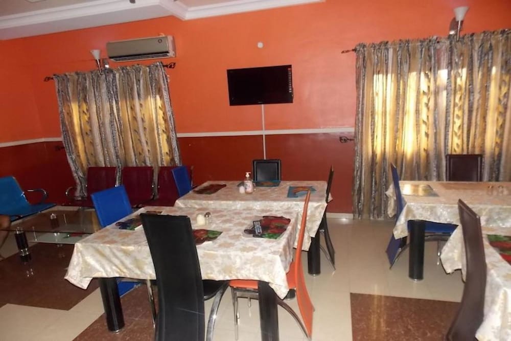 Ivory Place Hotel 9/10