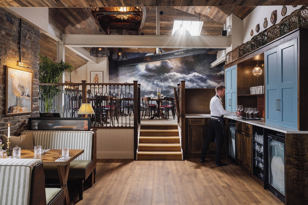 Pier House 3/50
