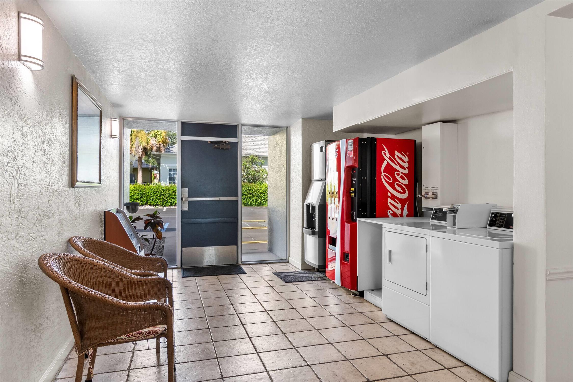 Howard Johnson By Wyndham Vero Beach / Downtown 4/22