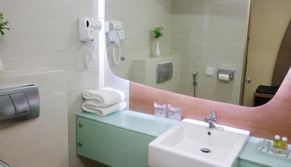 Business Hotel Tomang Jakarta 60/64