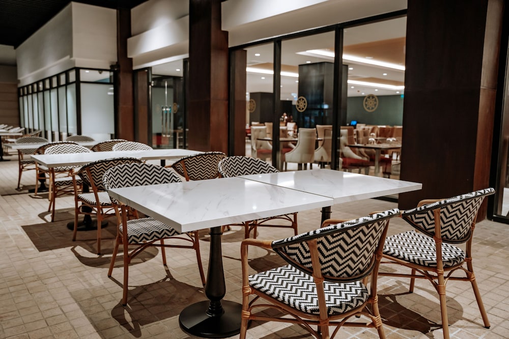 restaurant cafeteria